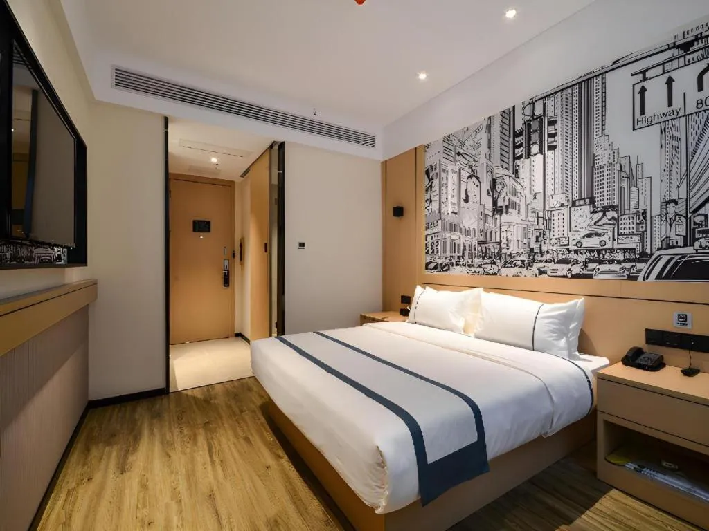 Bed in City Comfort Inn Jingzhou Fantawild Shashi Middle School