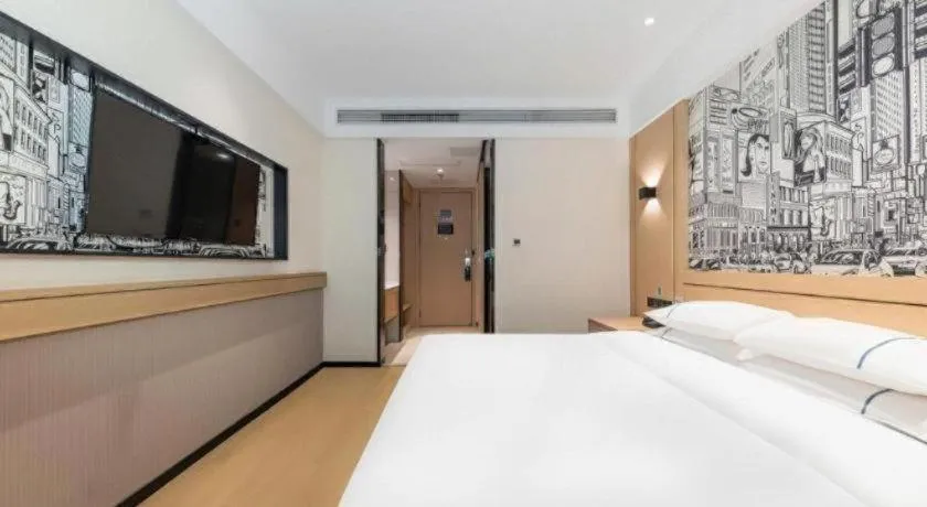 Bed in City Comfort Inn Jingzhou Fantawild Shashi Middle School