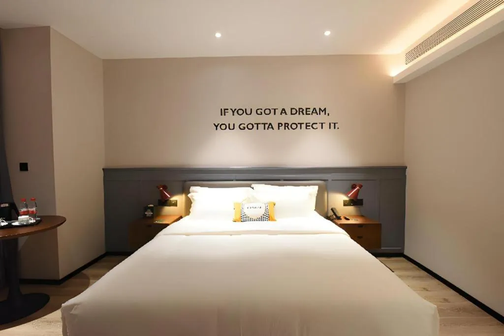 Bed in Premier City Comfort Hotel Hechi Luocheng Central Plaza