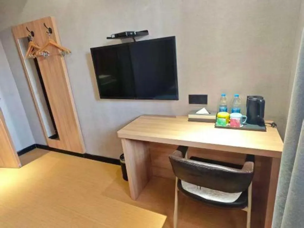 Shell Hotel Shnaghai Beiqiao Metro Station