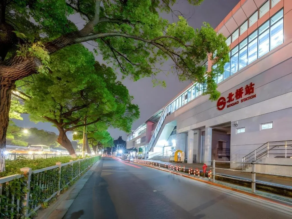 Shell Hotel Shnaghai Beiqiao Metro Station