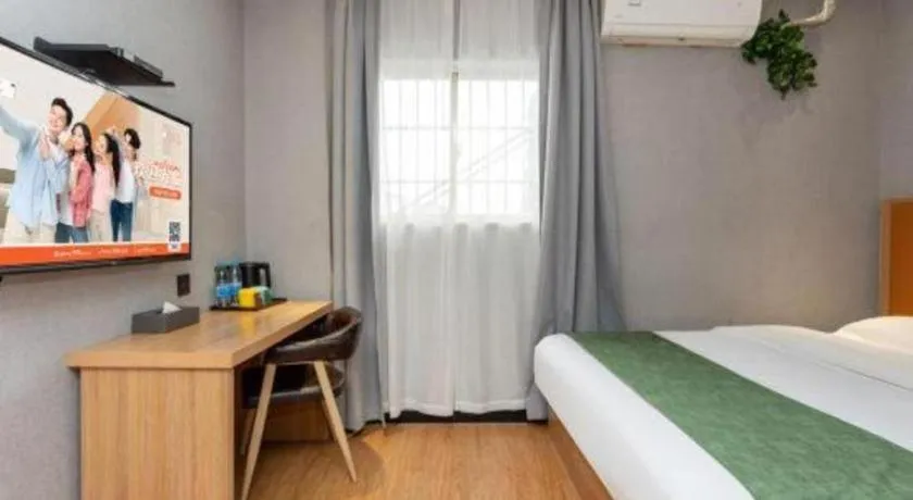 Bed in Shell Hotel Shnaghai Beiqiao Metro Station