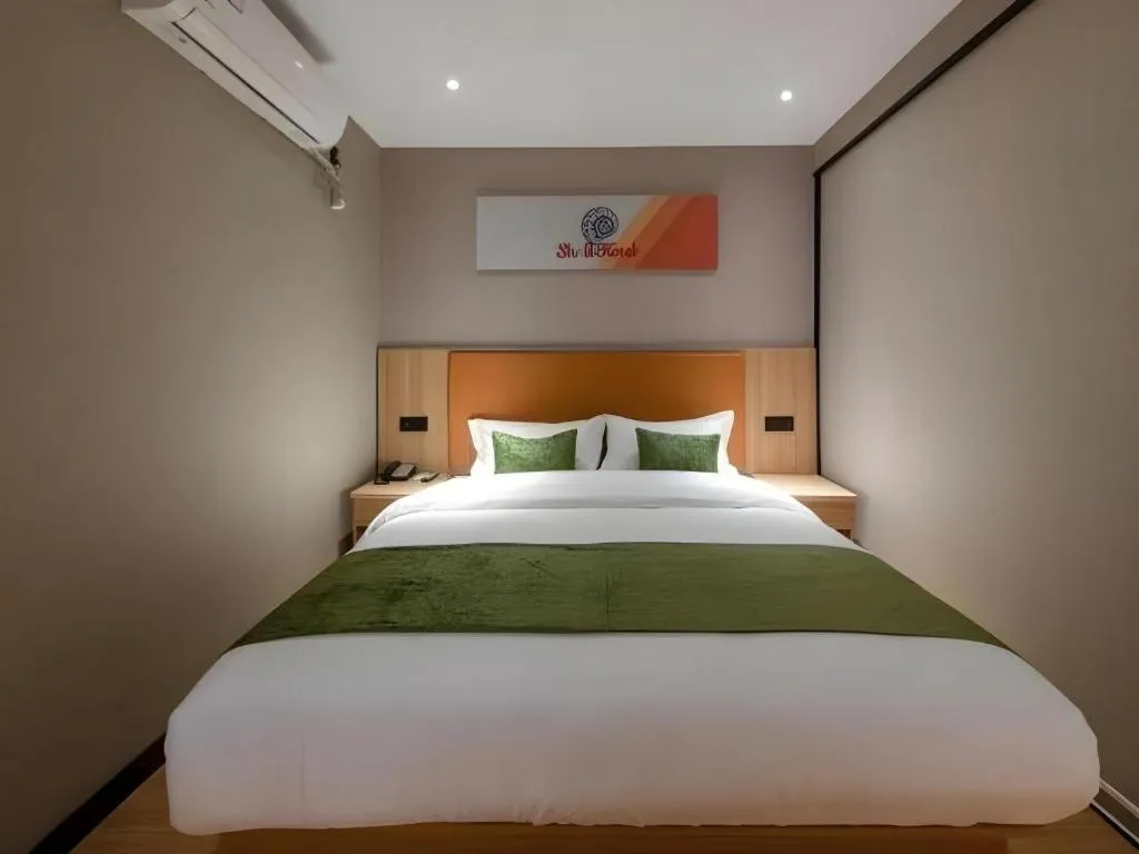 Bed in Shell Hotel Shnaghai Beiqiao Metro Station