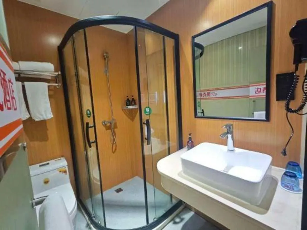 Shell Hotel Shnaghai Beiqiao Metro Station