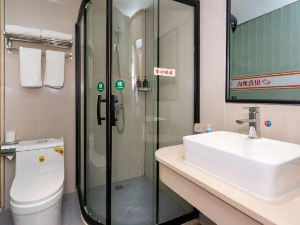 Shell Hotel Shnaghai Beiqiao Metro Station