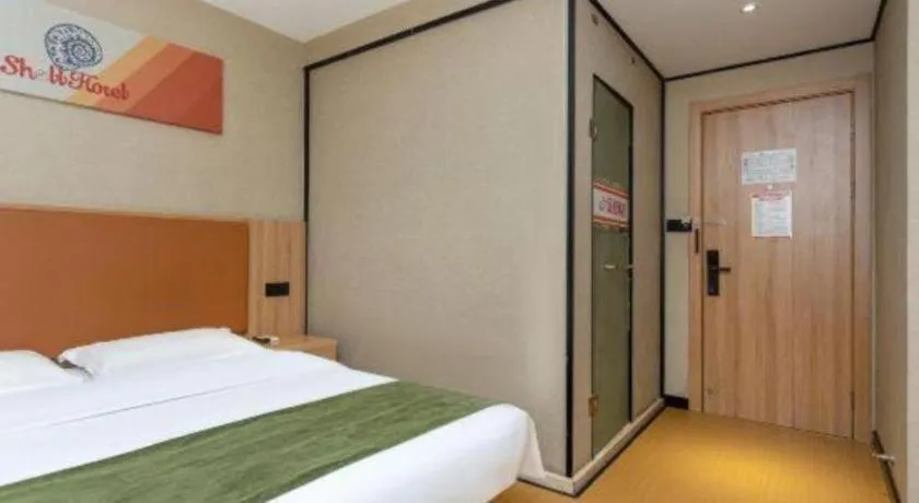 Bed in Shell Hotel Shnaghai Beiqiao Metro Station