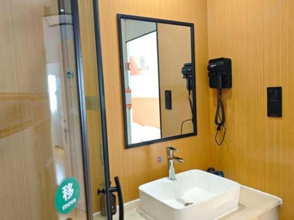 Shell Hotel Shnaghai Beiqiao Metro Station