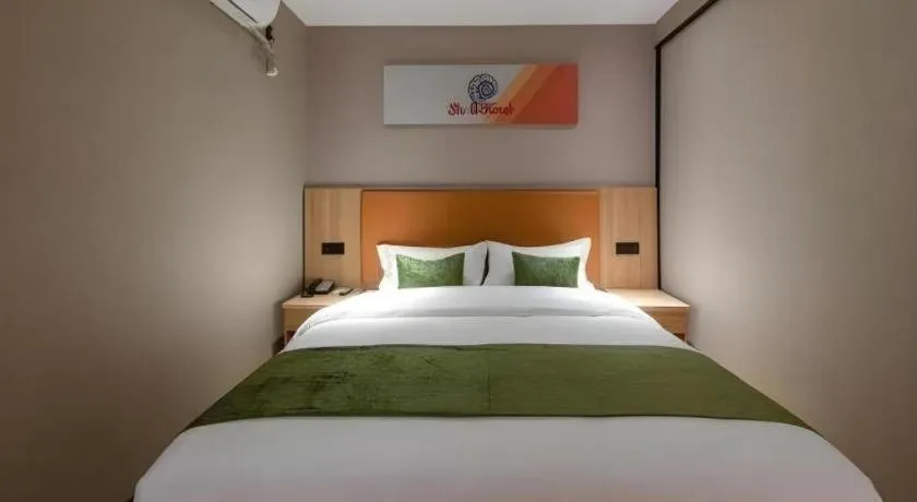 Bed in Shell Hotel Shnaghai Beiqiao Metro Station