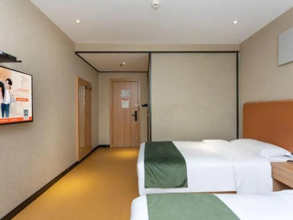 Bed in Shell Hotel Shnaghai Beiqiao Metro Station