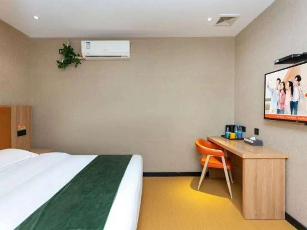 Bed in Shell Hotel Shnaghai Beiqiao Metro Station