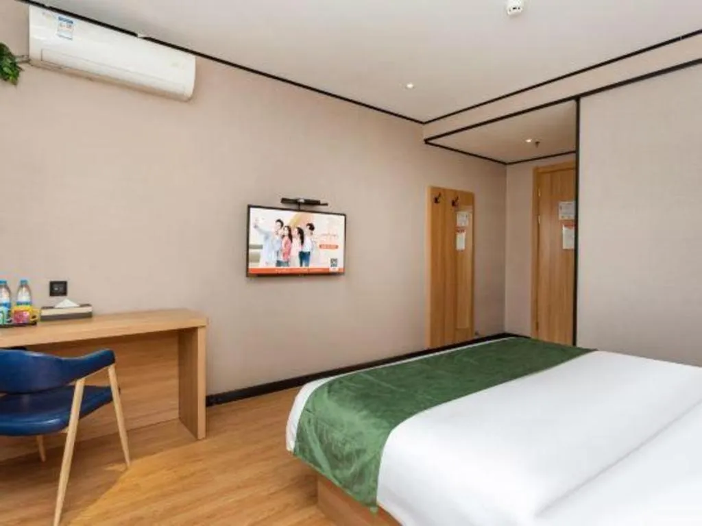 Bed in Shell Hotel Shnaghai Beiqiao Metro Station