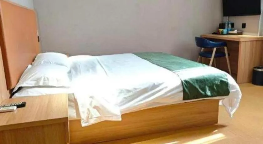 Bed in Shell Hotel Shnaghai Beiqiao Metro Station
