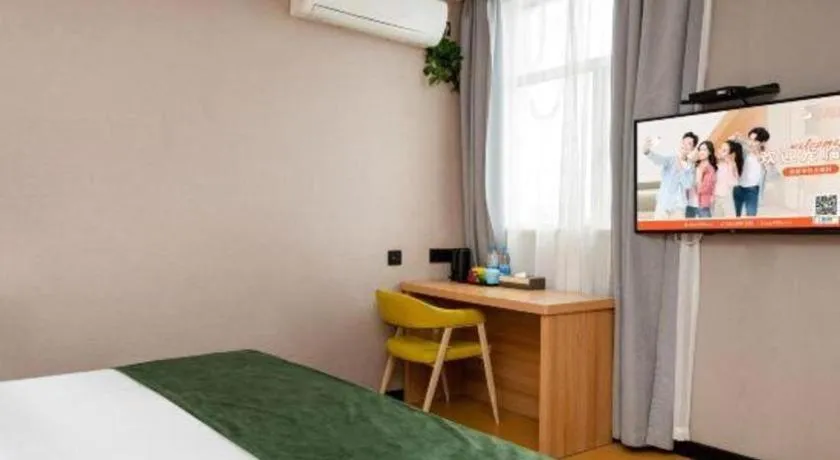 Bed in Shell Hotel Shnaghai Beiqiao Metro Station