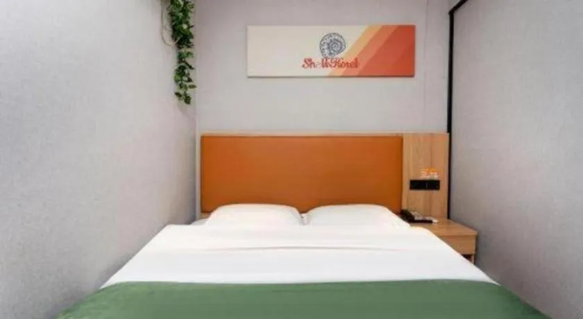 Bed in Shell Hotel Shnaghai Beiqiao Metro Station