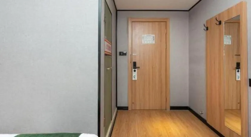 Shell Hotel Shnaghai Beiqiao Metro Station