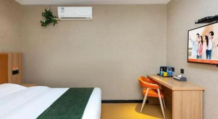 Bed in Shell Hotel Shnaghai Beiqiao Metro Station