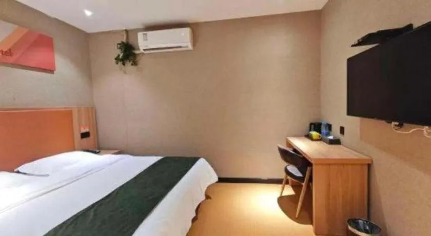 Bed in Shell Hotel Shnaghai Beiqiao Metro Station