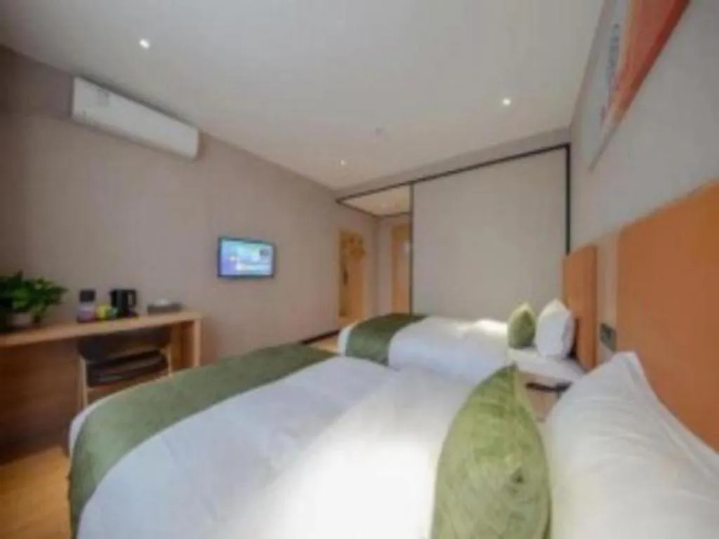 Bed in Shell Hotel Shnaghai Beiqiao Metro Station