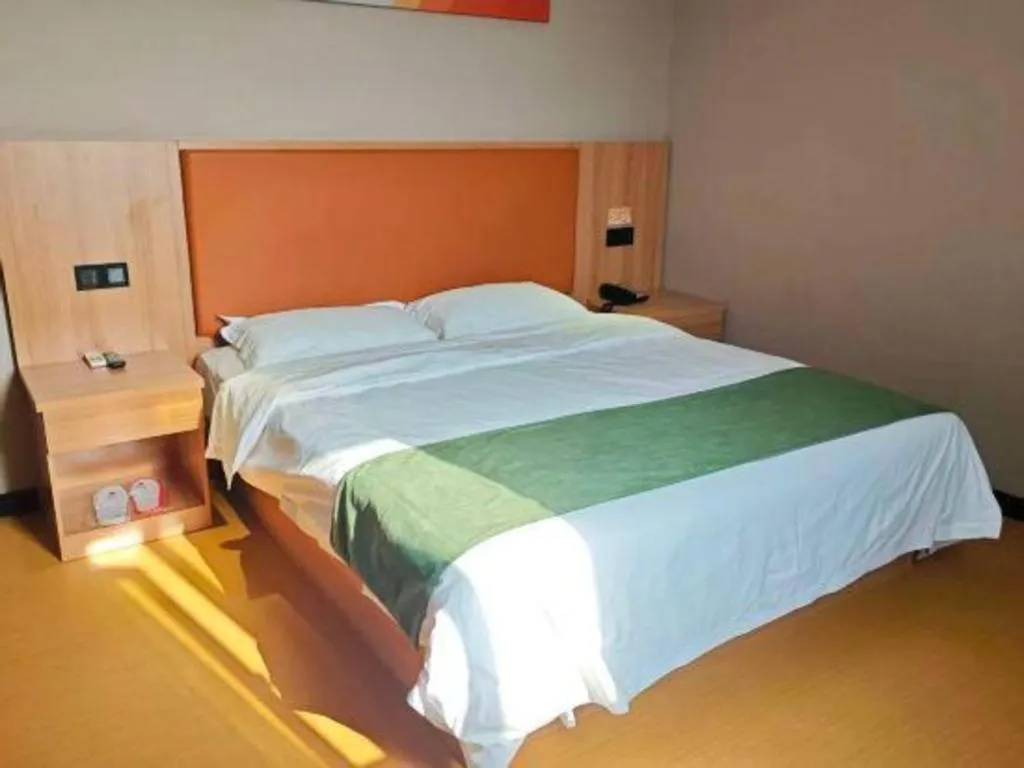 Bed in Shell Hotel Shnaghai Beiqiao Metro Station