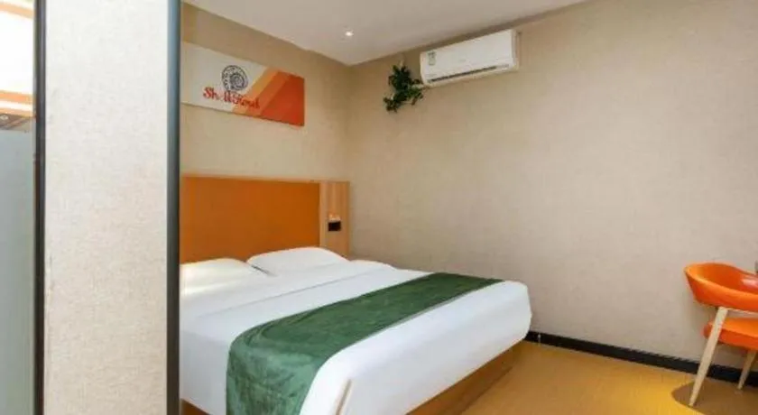 Bed in Shell Hotel Shnaghai Beiqiao Metro Station