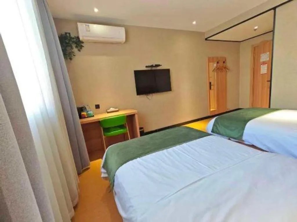 Bed in Shell Hotel Shnaghai Beiqiao Metro Station