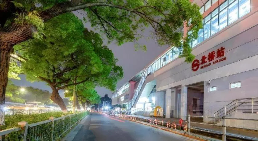 Shell Hotel Shnaghai Beiqiao Metro Station