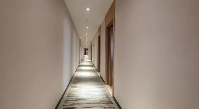 Shell Hotel Shnaghai Beiqiao Metro Station