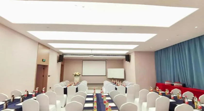 GreenTree Eastern Chongqing Yangjiaping Pedestrian Street Mixc Hotel