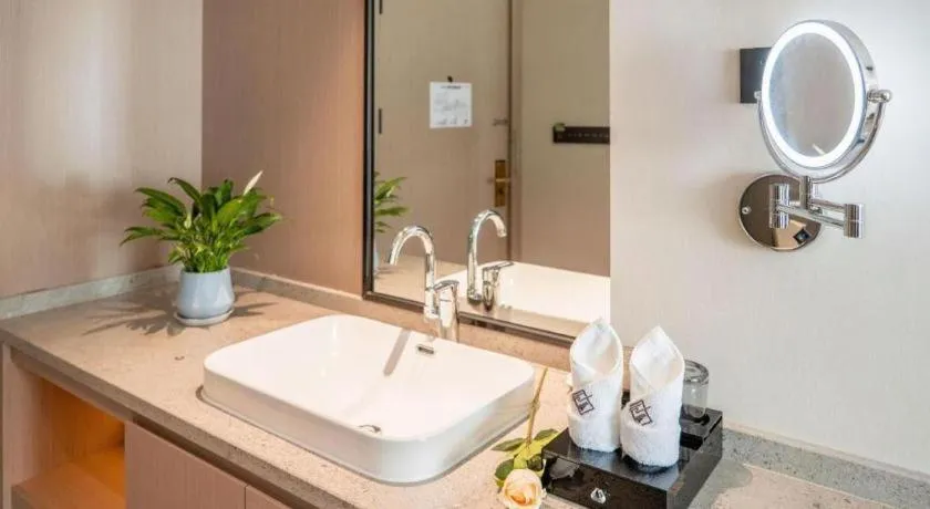 GreenTree Eastern Chongqing Yangjiaping Pedestrian Street Mixc Hotel