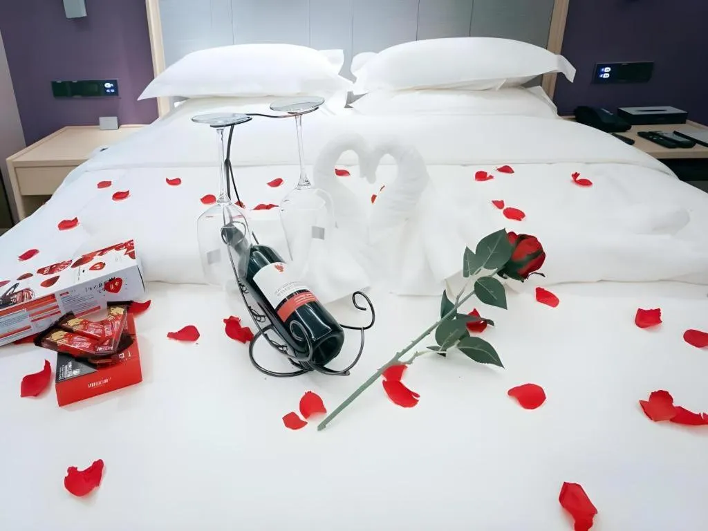 Bed in GreenTree Eastern Hotel Kashgar Oid City Xiangfei Park