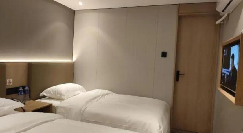 Bed in Shell Hotel Beijing Shunyi District Shunyi Metro Station