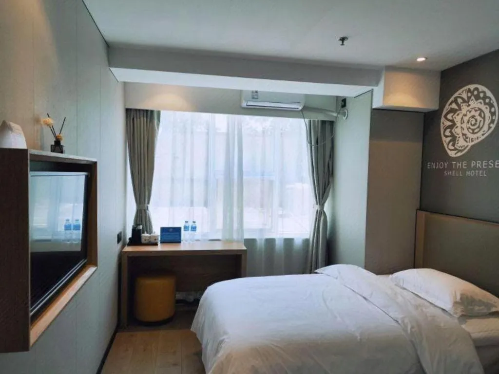Bed in Shell Hotel Beijing Shunyi District Shunyi Metro Station