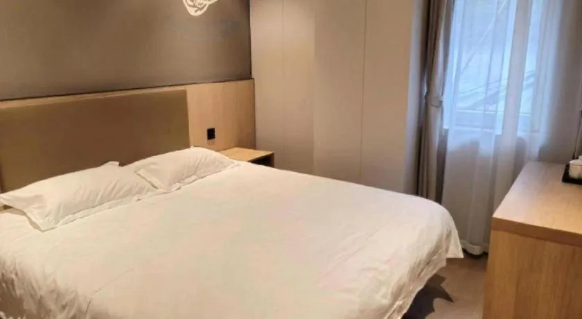 Bed in Shell Hotel Beijing Shunyi District Shunyi Metro Station