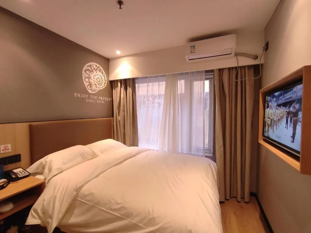 Bed in Shell Hotel Beijing Shunyi District Shunyi Metro Station