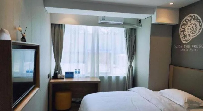 Bed in Shell Hotel Beijing Shunyi District Shunyi Metro Station