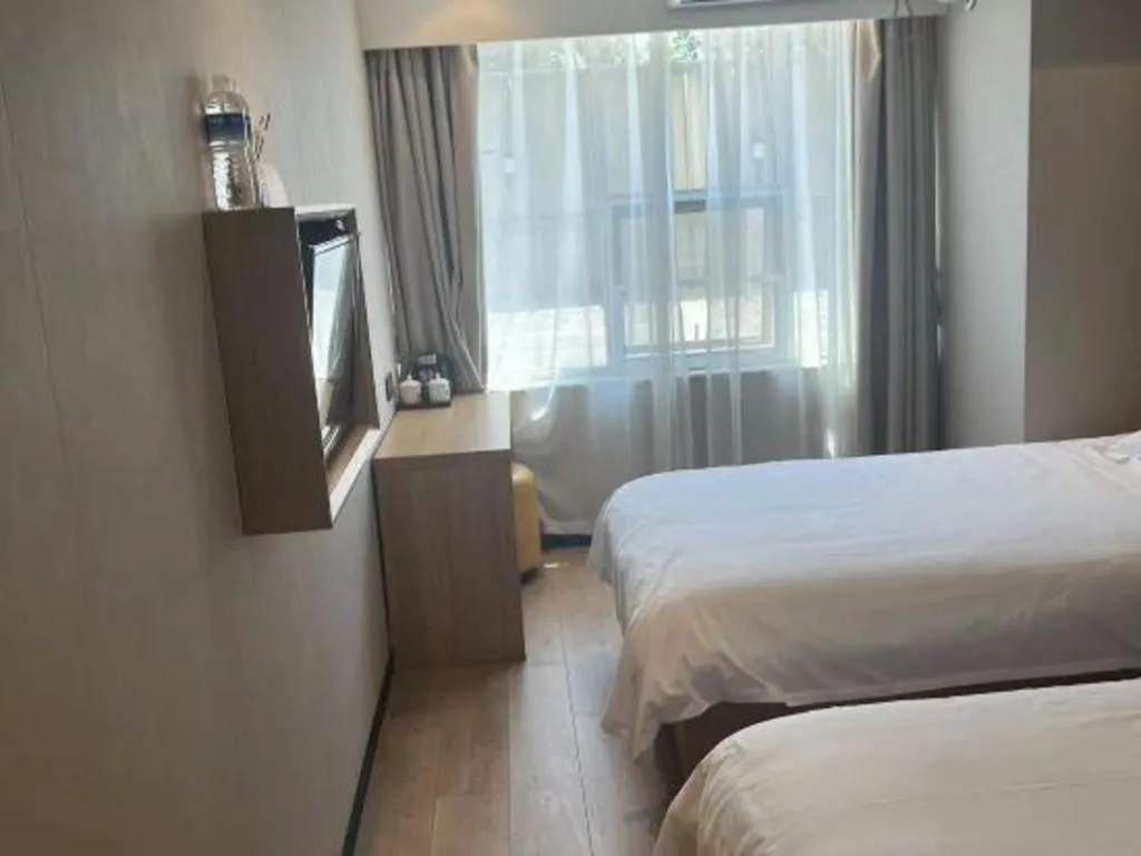 Bed in Shell Hotel Beijing Shunyi District Shunyi Metro Station