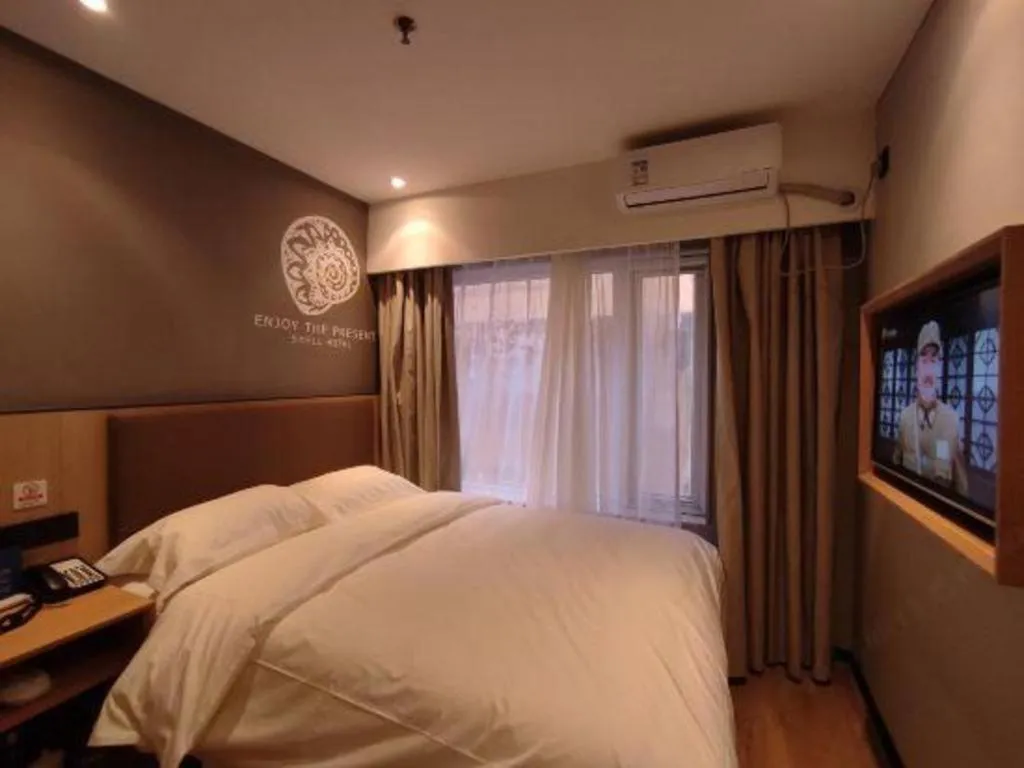 Bed in Shell Hotel Beijing Shunyi District Shunyi Metro Station