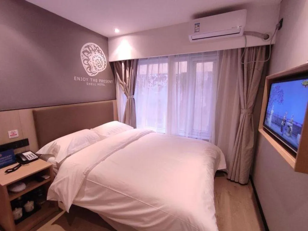Bed in Shell Hotel Beijing Shunyi District Shunyi Metro Station