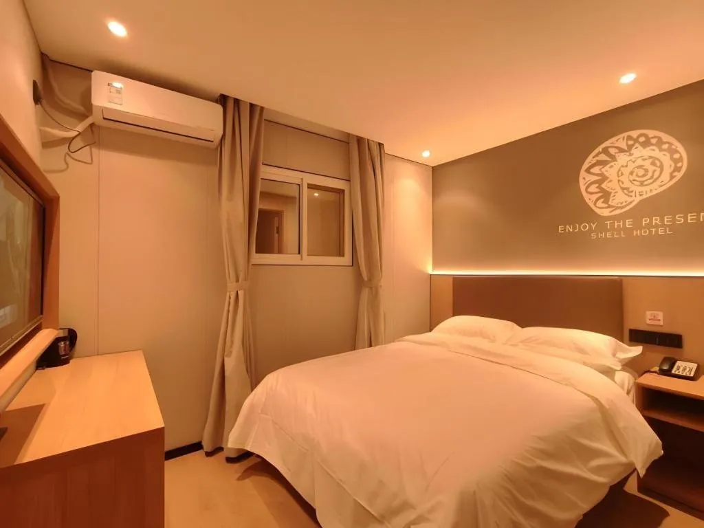 Bed in Shell Hotel Beijing Shunyi District Shunyi Metro Station