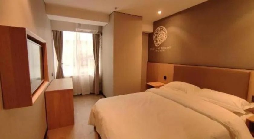 Bed in Shell Hotel Beijing Shunyi District Shunyi Metro Station