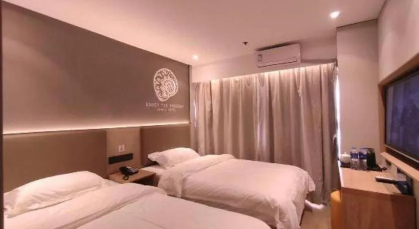 Bed in Shell Hotel Beijing Shunyi District Shunyi Metro Station