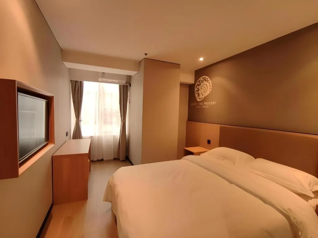 Bed in Shell Hotel Beijing Shunyi District Shunyi Metro Station
