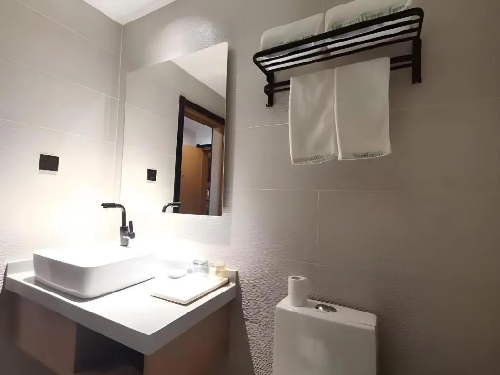 Green Tree Inn Luoyang Fenghuang Mansion Mudan Square Metro Station