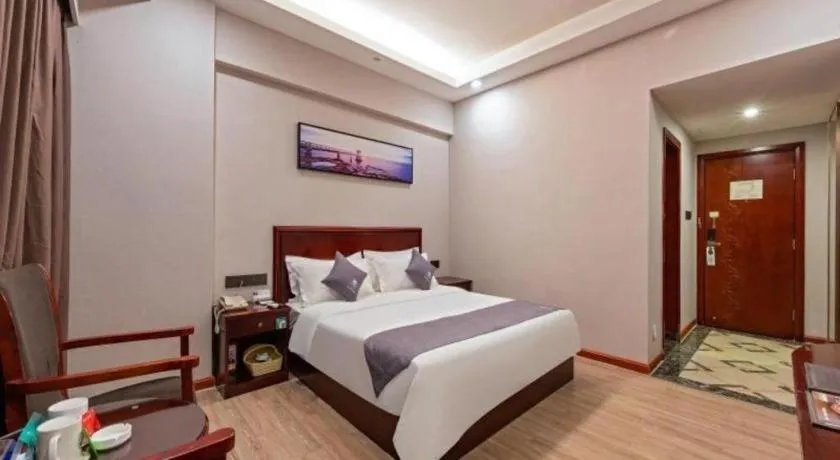 Bed in Green Tree Inn Zhuhai International Airport Huafa Shangdu
