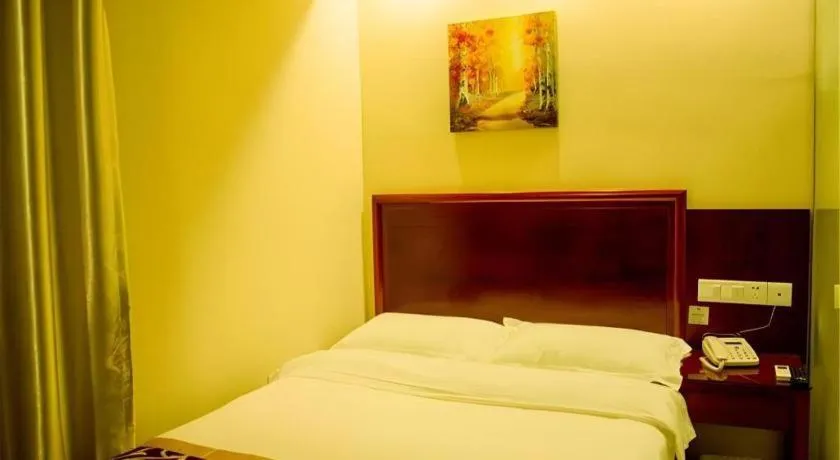 Bed in Green Tree Inn Zhuhai International Airport Huafa Shangdu