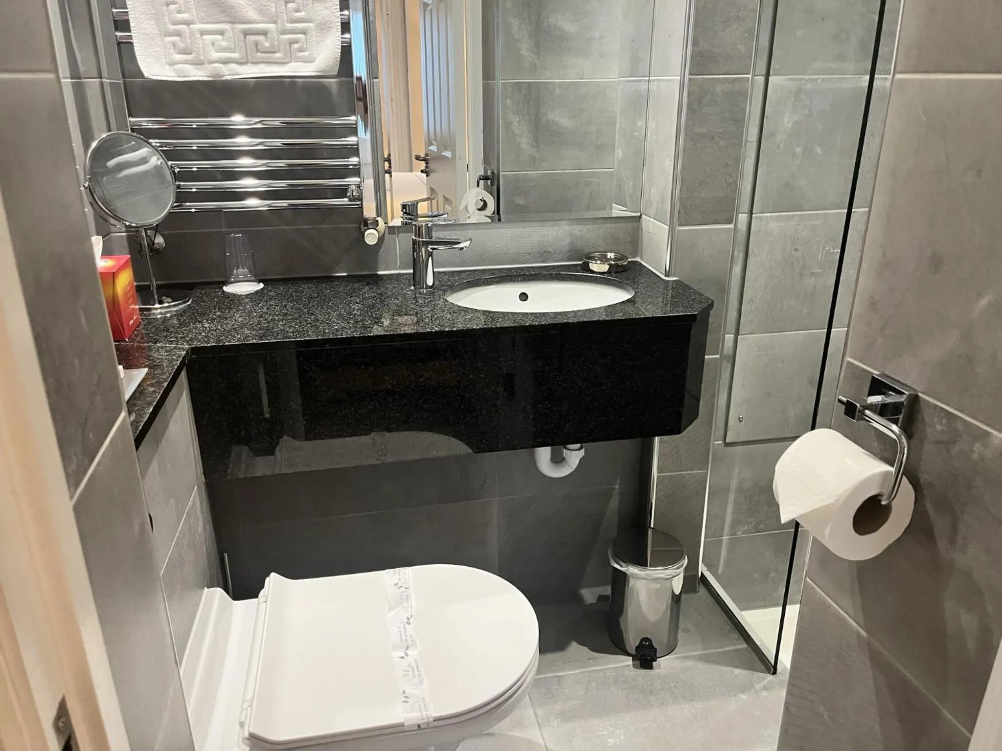 Bathroom in Staunton Hotel - B&B