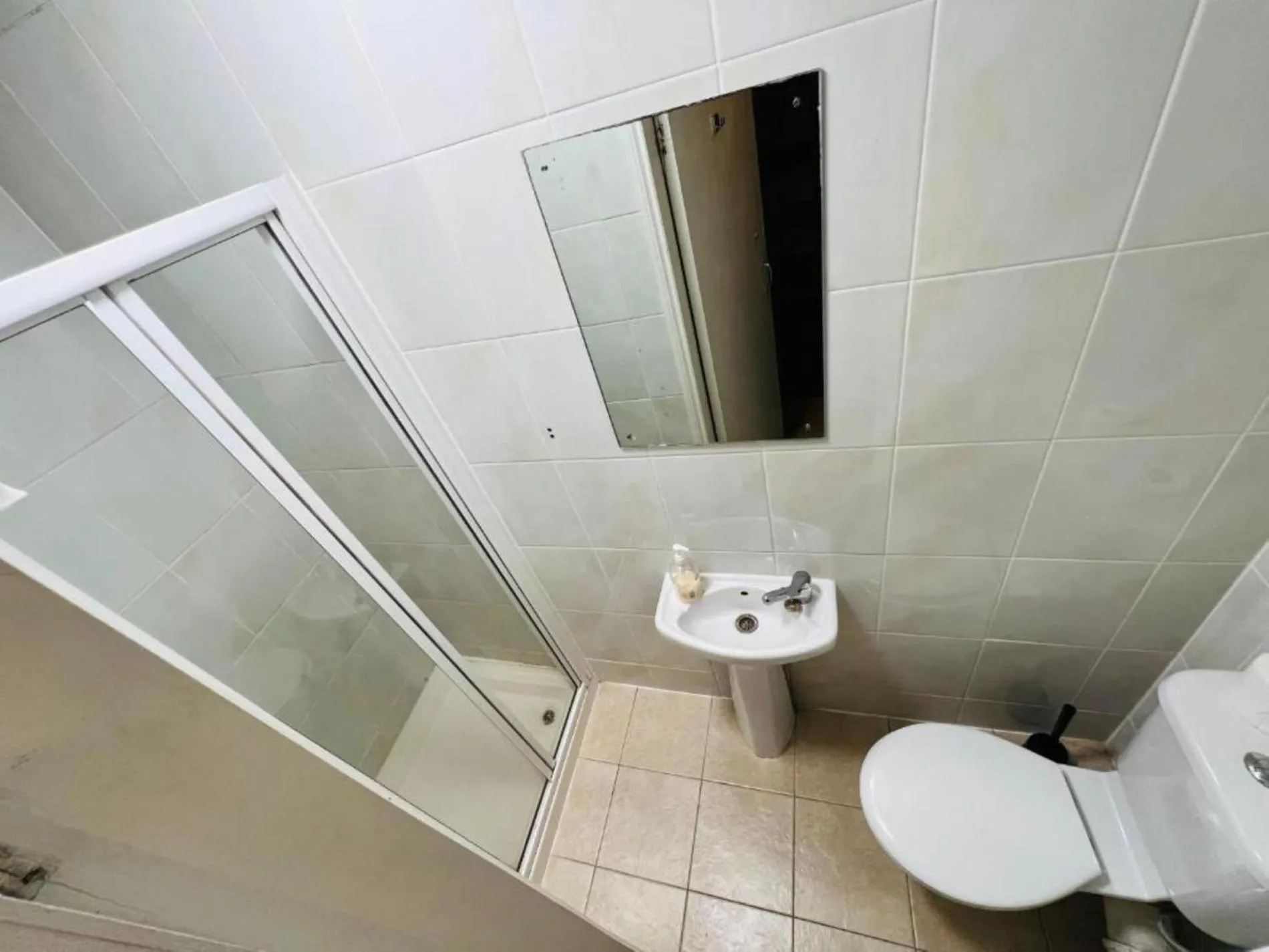 Shower in Gresham Hotel Bloomsbury