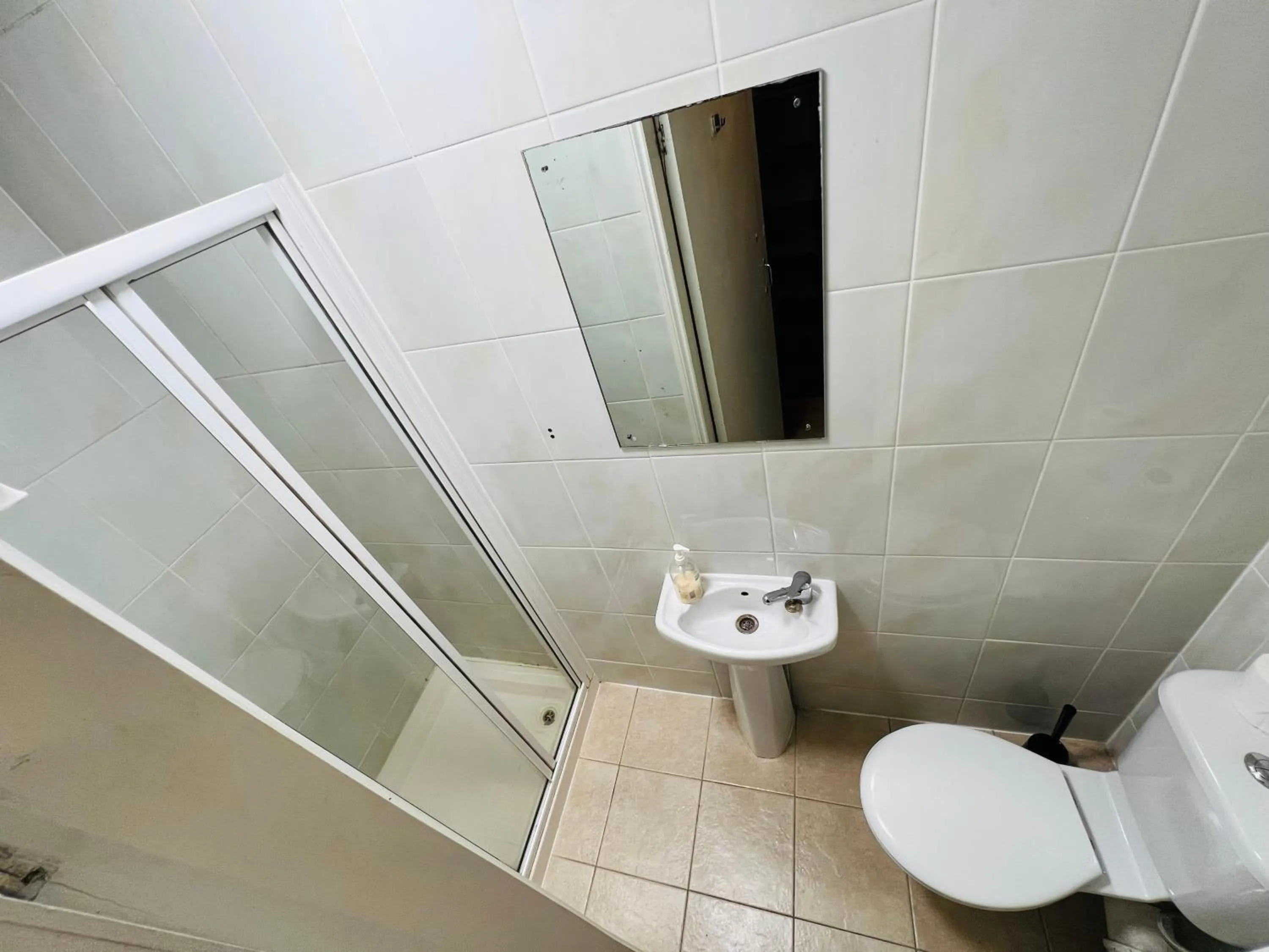 Bathroom in Gresham Hotel Bloomsbury