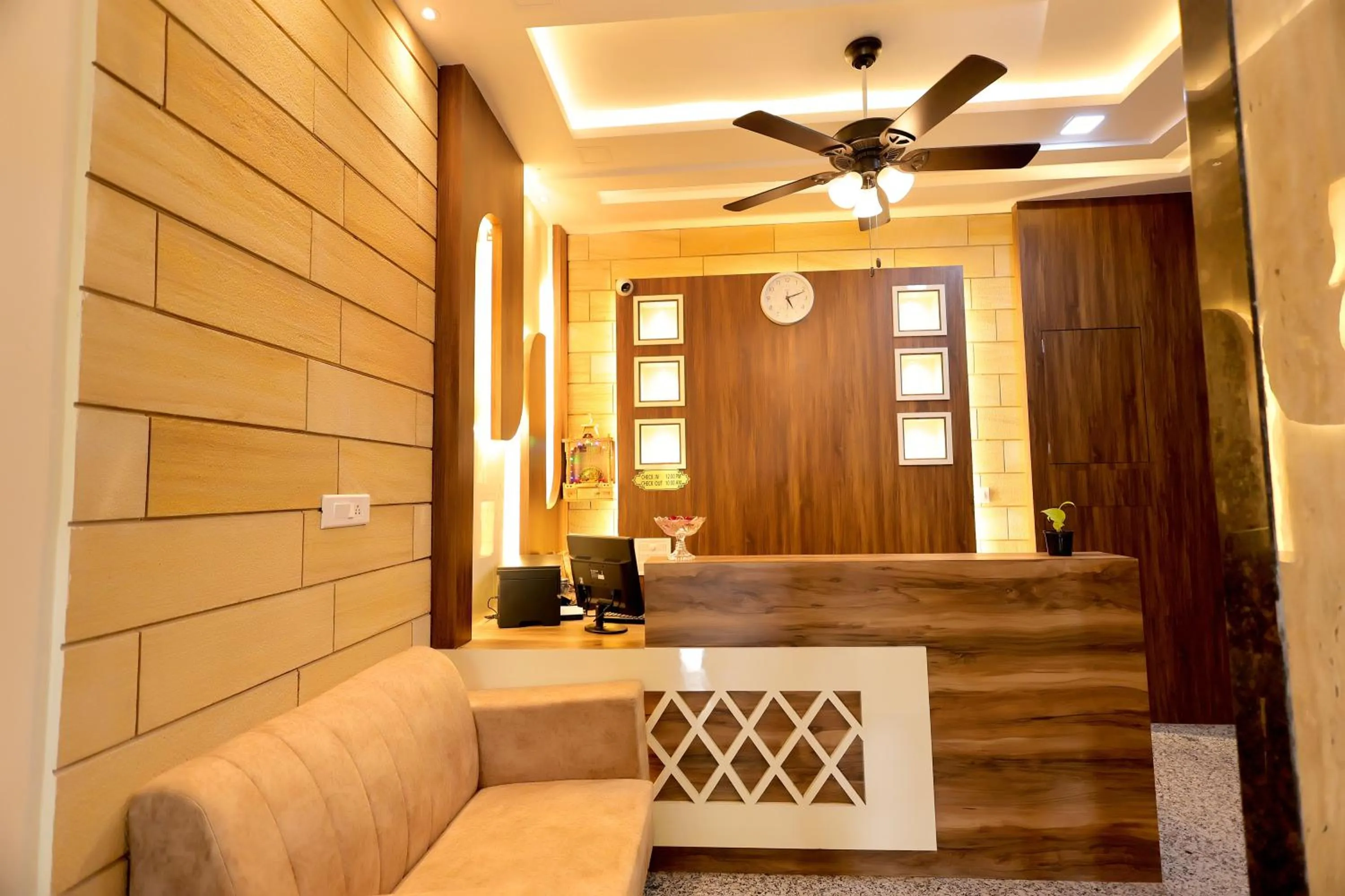 Lobby or reception in Manas Resort by Rudrakshi