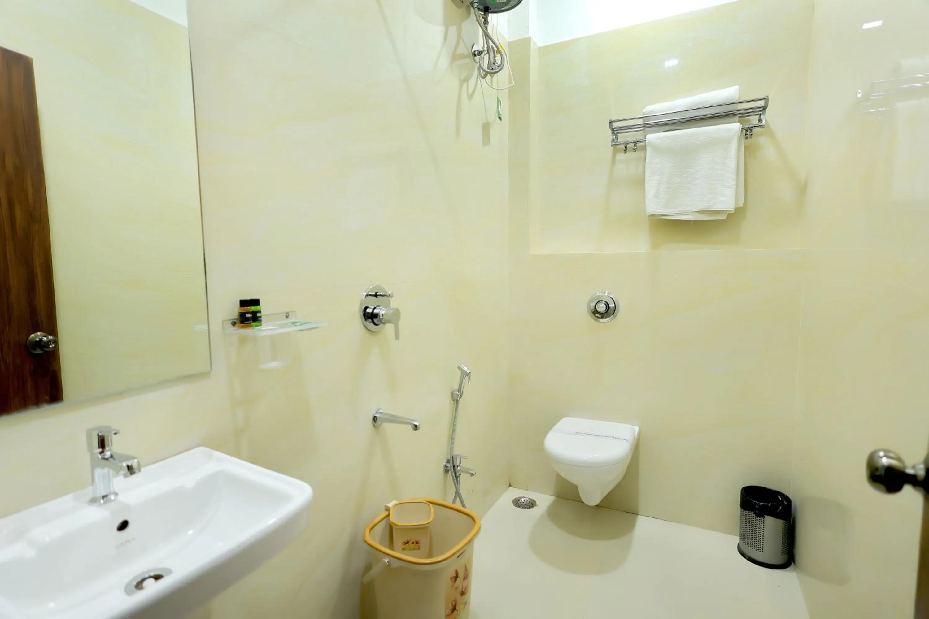 Shower in Manas Resort by Rudrakshi